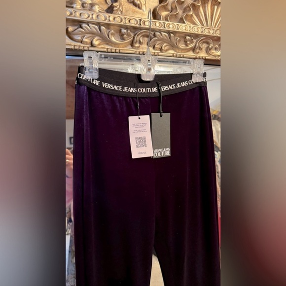 VERSACE JEANS COUTURE VELVET
STRETCH PANT, IT 40
$425 $1,000| Size: IT 40 - Picture 4 of 7